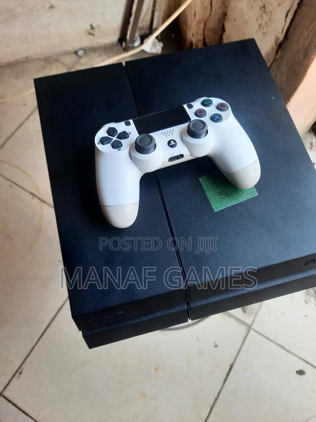 Playstation 4 Standard · Photo 2