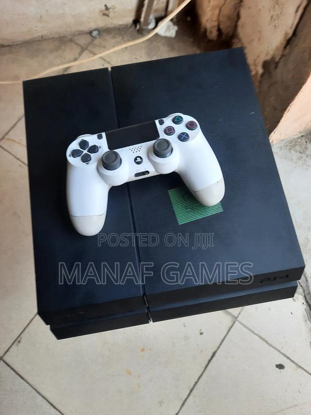 Playstation 4 Standard · Photo 3