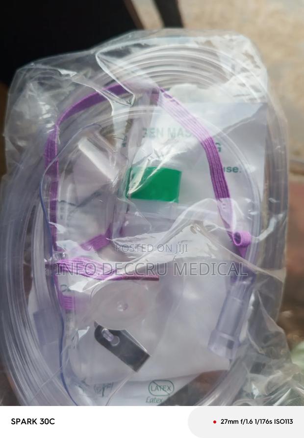 Oxygen Mask With Reservoir · Photo 1