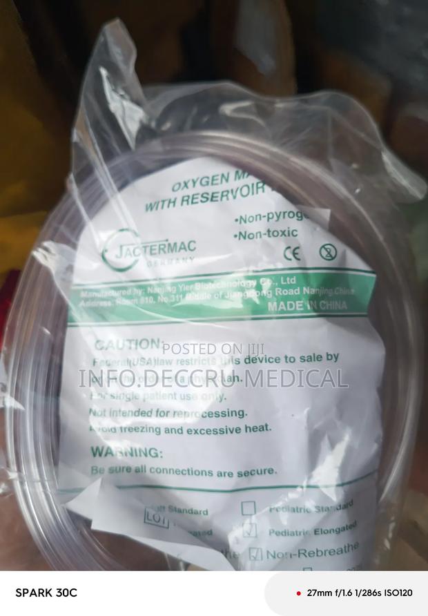 Oxygen Mask With Reservoir · Photo 2