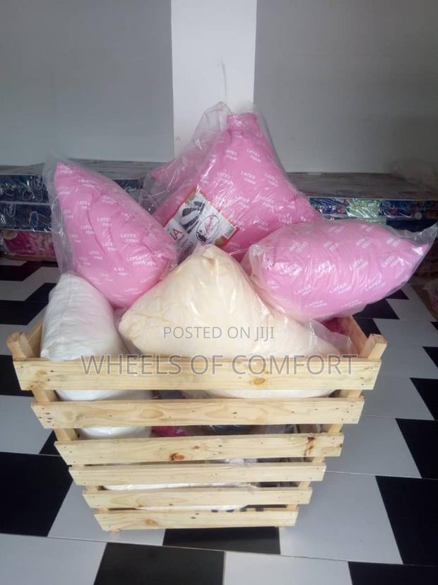 Latex Foam Dona Pillows · Photo 3