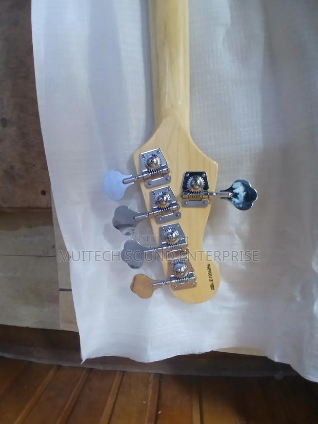 Fender Jazz Bass Guitar · Photo 3
