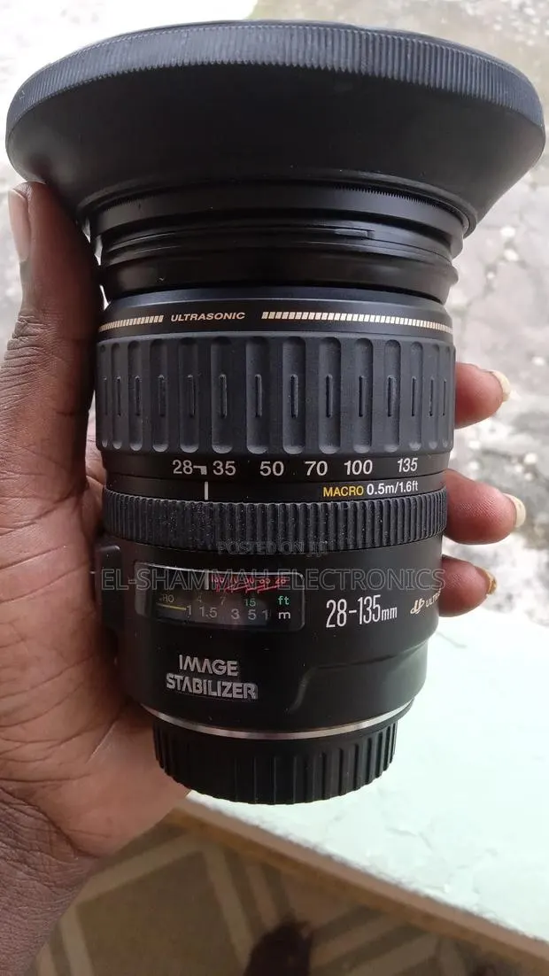 Canon Ef 28-135mm Ultrasonic Lens F3.5 With Image Stabilizer · Photo 1