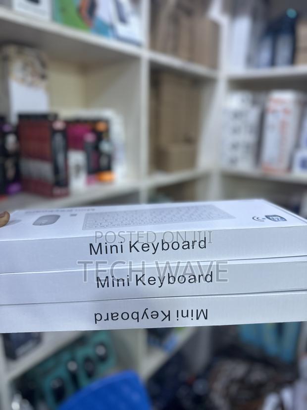 Wireless Mini Keyboard and Mouse Combo · Photo 2