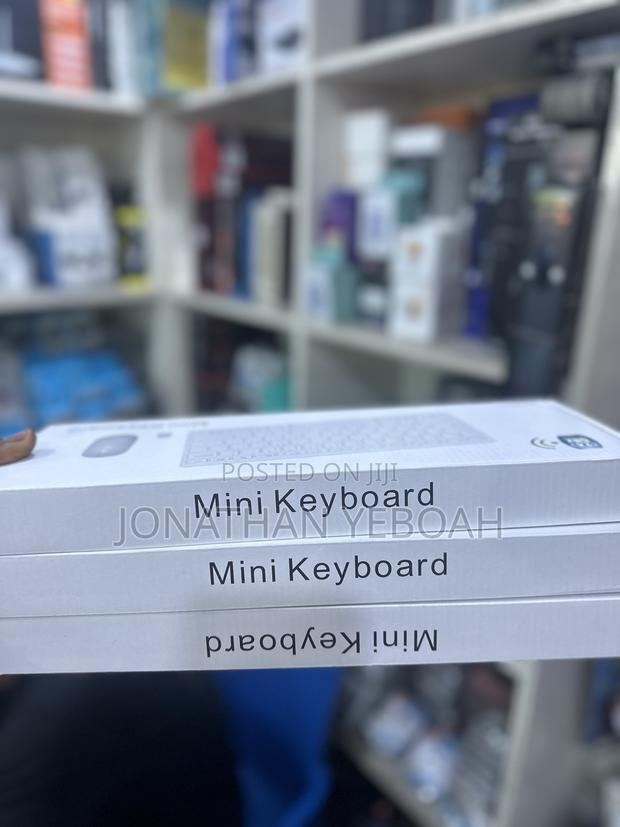 Wireless Mini Keyboard Mouse · Photo 2