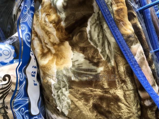 Luxury Fluffy Blanket · Photo 2