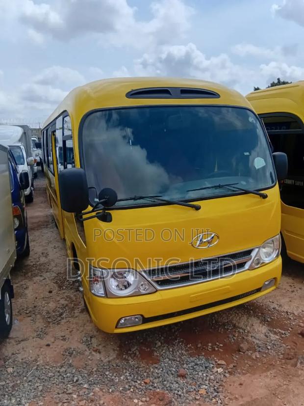Hyundai County 2014 Yellow · Photo 1