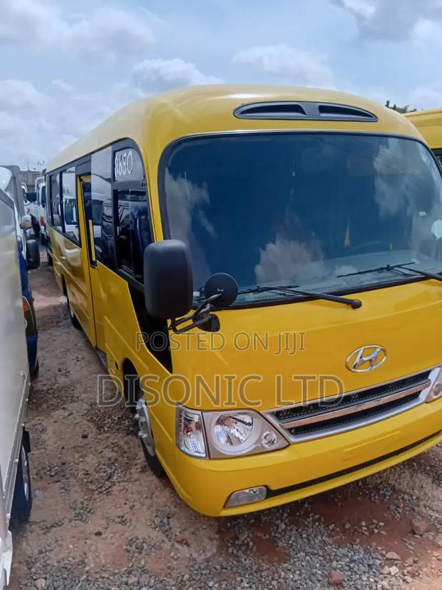 Hyundai County 2014 Yellow · Photo 3