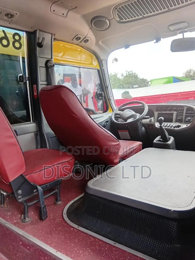 Hyundai County 2014 Yellow · Photo 4