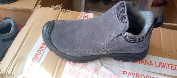 Safety Shoes ( Males / Females ) · Photo 3