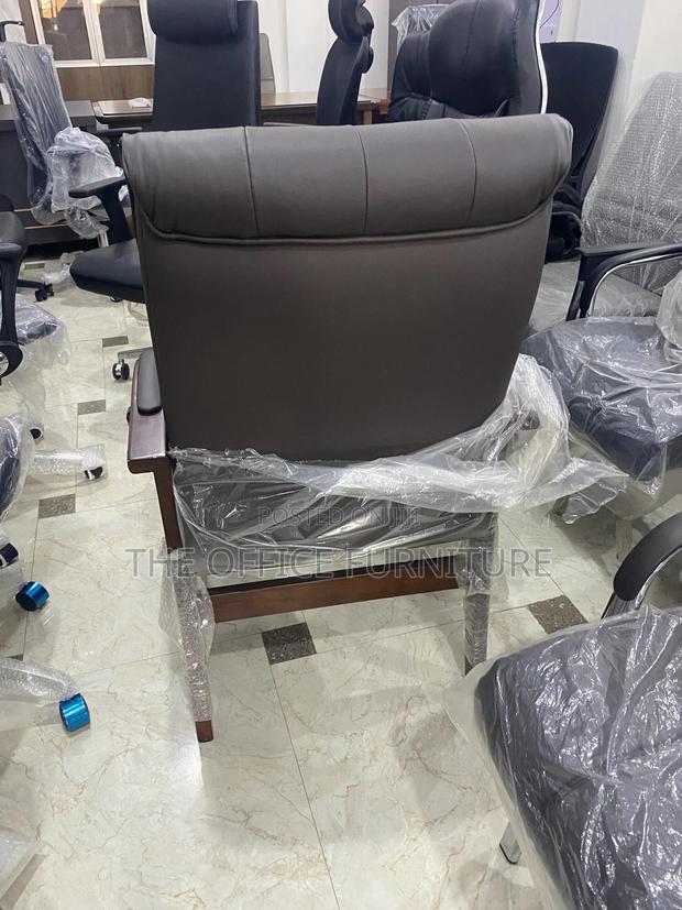 Executive Waiting Chair · Photo 3