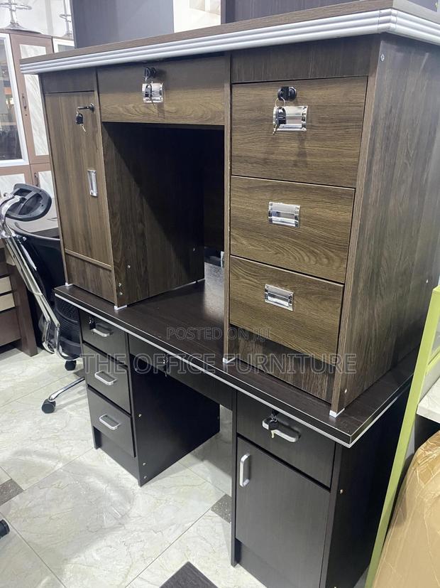 Office Desk · Photo 1