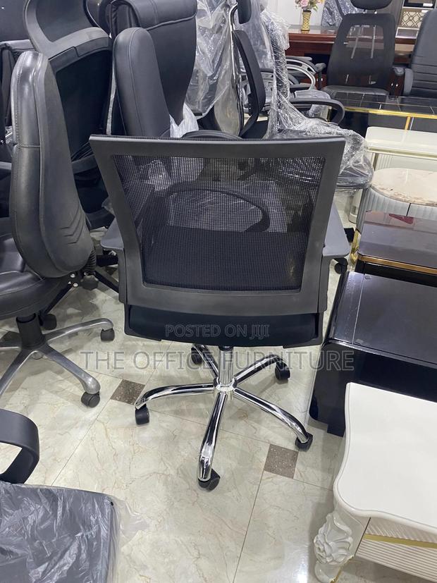Mesh Swivel Chair · Photo 2