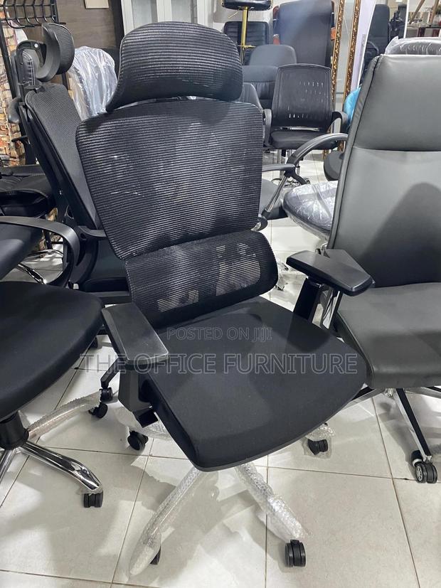 Mesh Swivel Chair · Photo 1
