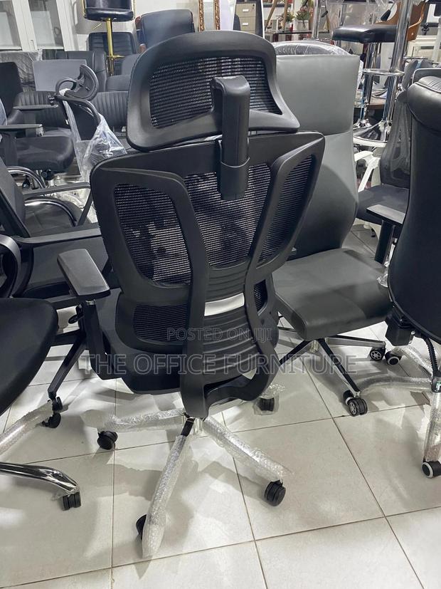 Mesh Swivel Chair · Photo 2