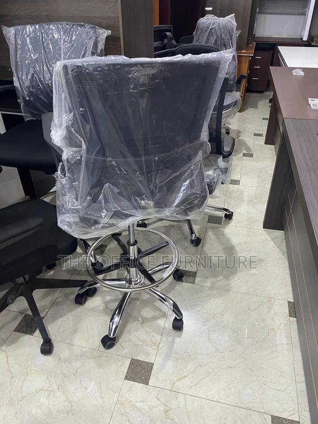 Cashier Swivel Chair · Photo 2