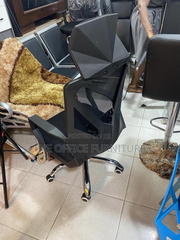 Mesh Swivel Chair · Photo 3