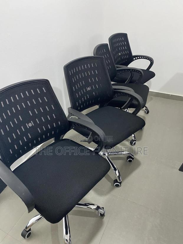 Mesh Swivel Chair · Photo 1