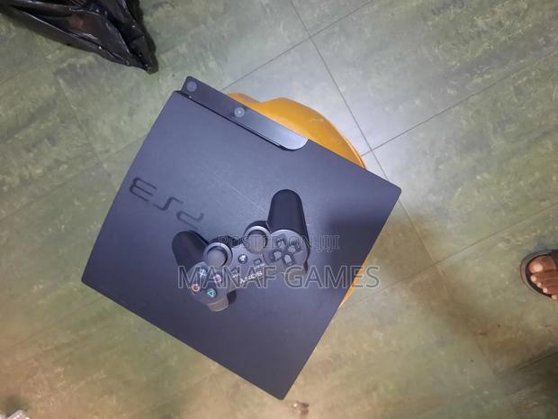 Playstation 3 Slim With 10 Games · Photo 2