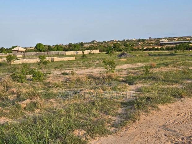Exclusive! Serviced Full Plots at Prampram · Photo 1