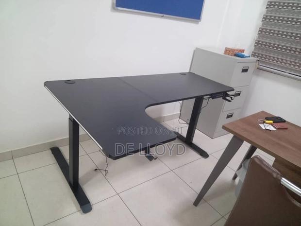 L Electric Adjustable Table (160 Cm by 65 Cm) · Photo 3