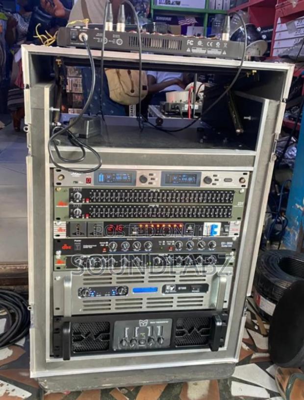 Full Line Array Speaker Set With Amplifier Rack Set · Photo 2