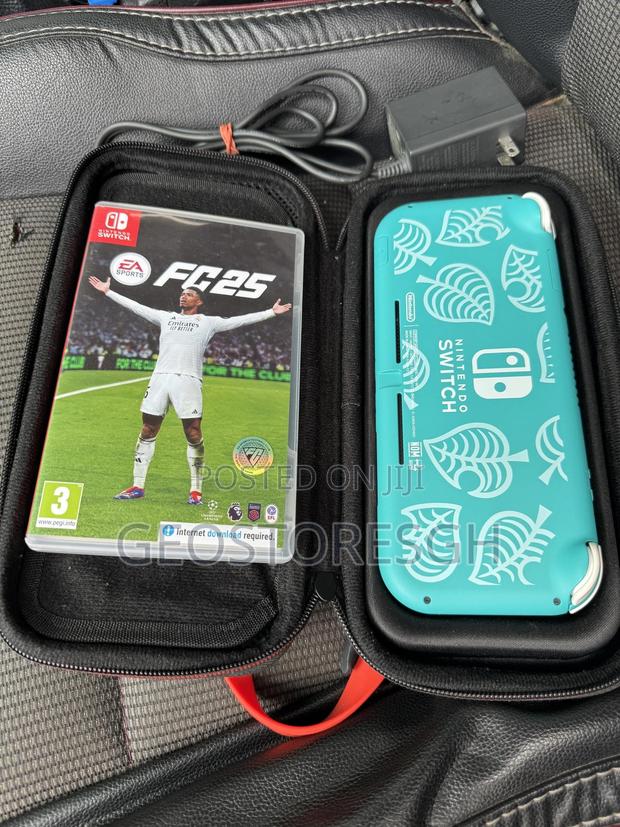 Nintendo Switch Lite With Fc 25 + Free Case · Photo 2