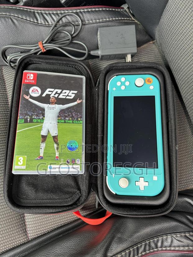 Nintendo Switch Lite With Fc 25 + Free Case · Photo 1