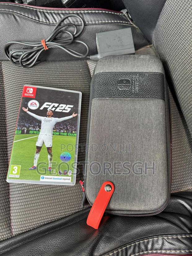 Nintendo Switch Lite With Fc 25 + Free Case · Photo 3