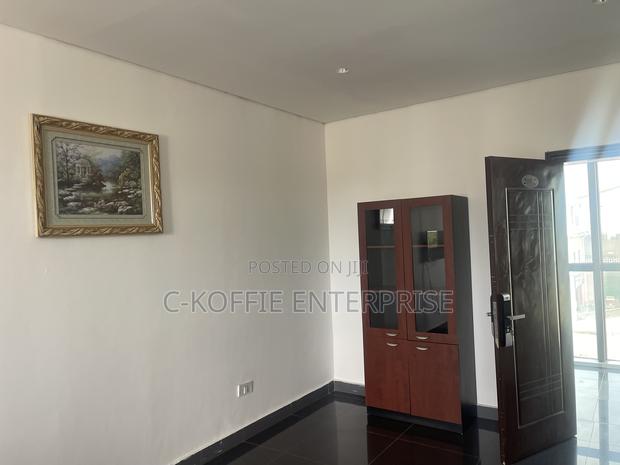 Shop at North Legon for Rent · Photo 3