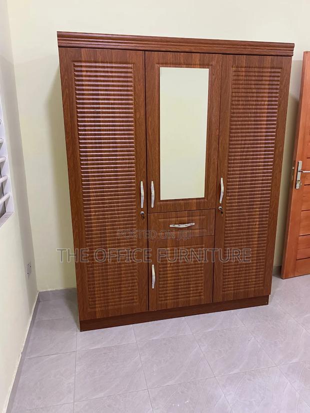 Brown 3 Doors Wardrobe · Photo 1
