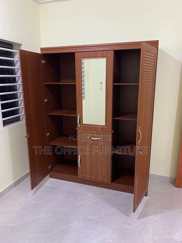 Brown 3 Doors Wardrobe · Photo 2