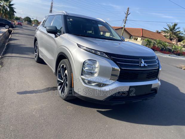Mitsubishi Outlander SE 2022 Silver · Photo 4