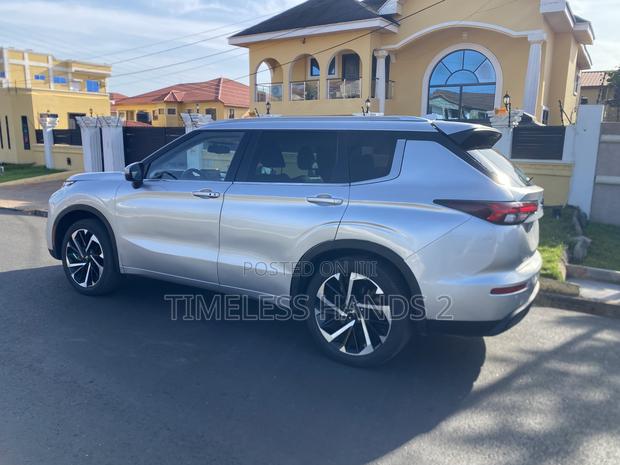 Mitsubishi Outlander SE 2022 Silver · Photo 2