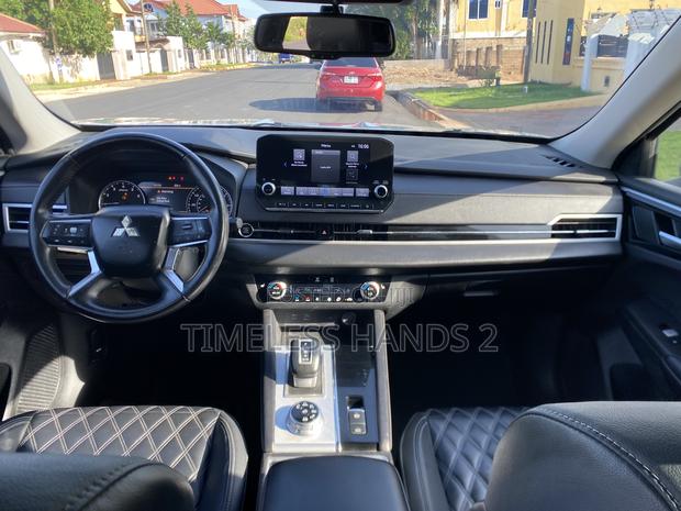 Mitsubishi Outlander SE 2022 Silver · Photo 5