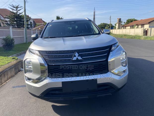 Mitsubishi Outlander SE 2022 Silver · Photo 3