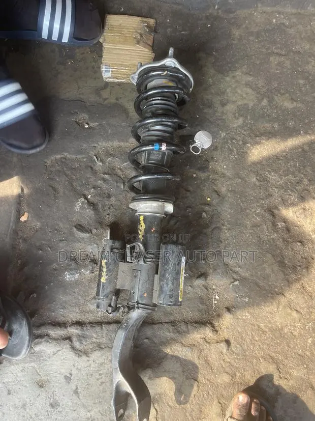 Mercedes Benz C300 or C43 Front Shocks Available · Photo 1