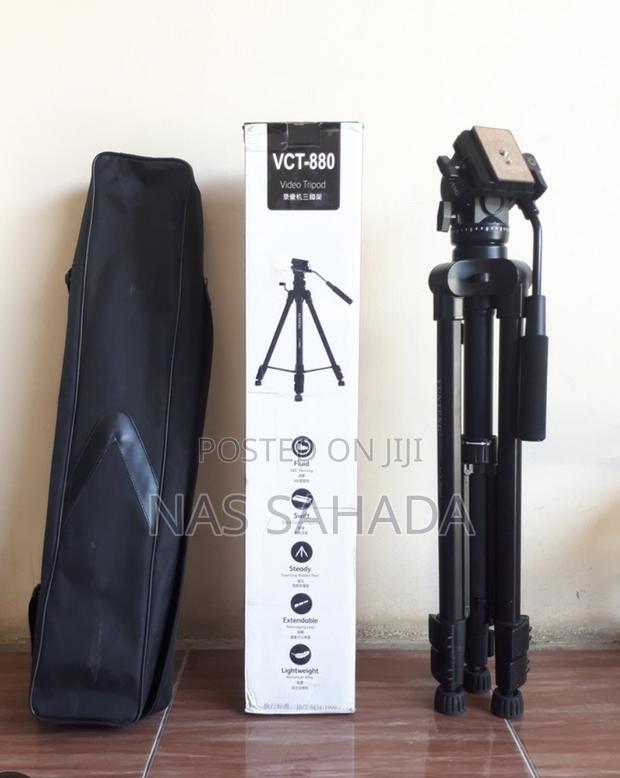 Tripod Stand 880 · Photo 1
