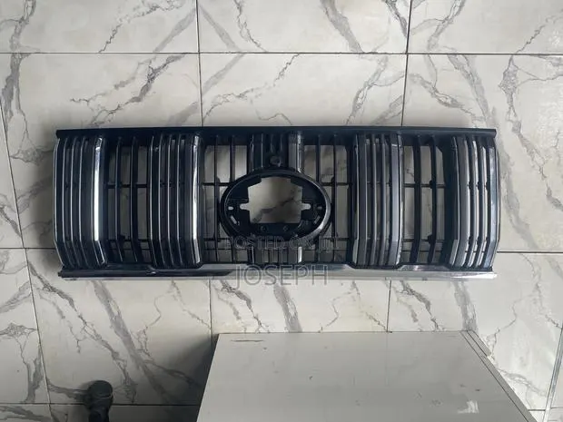 Land Cruiser Prado 2018,2019,2020,2021 Top Grille · Photo 1