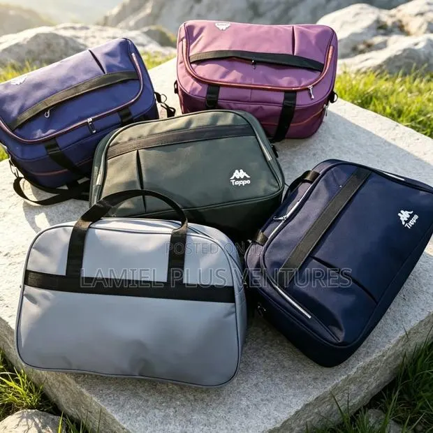 Spacious Traveling Bags · Photo 1