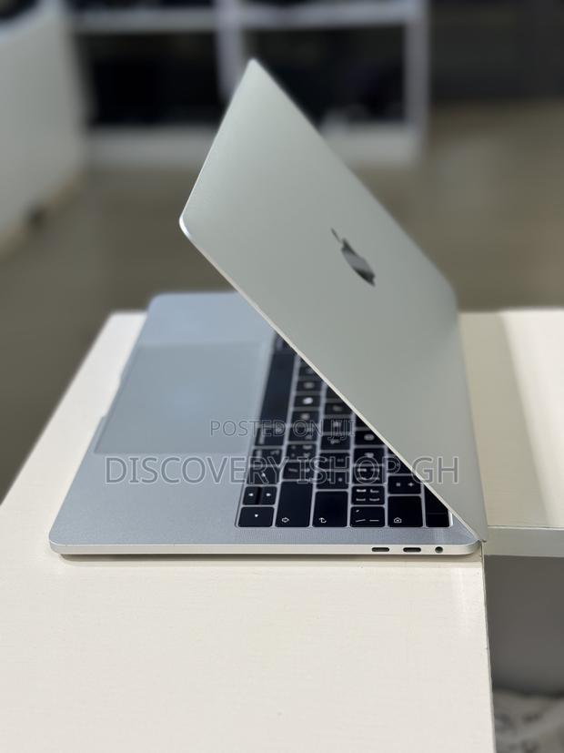Laptop Apple MacBook Pro 2017 16GB Intel Core I5 SSD 256GB · Photo 1