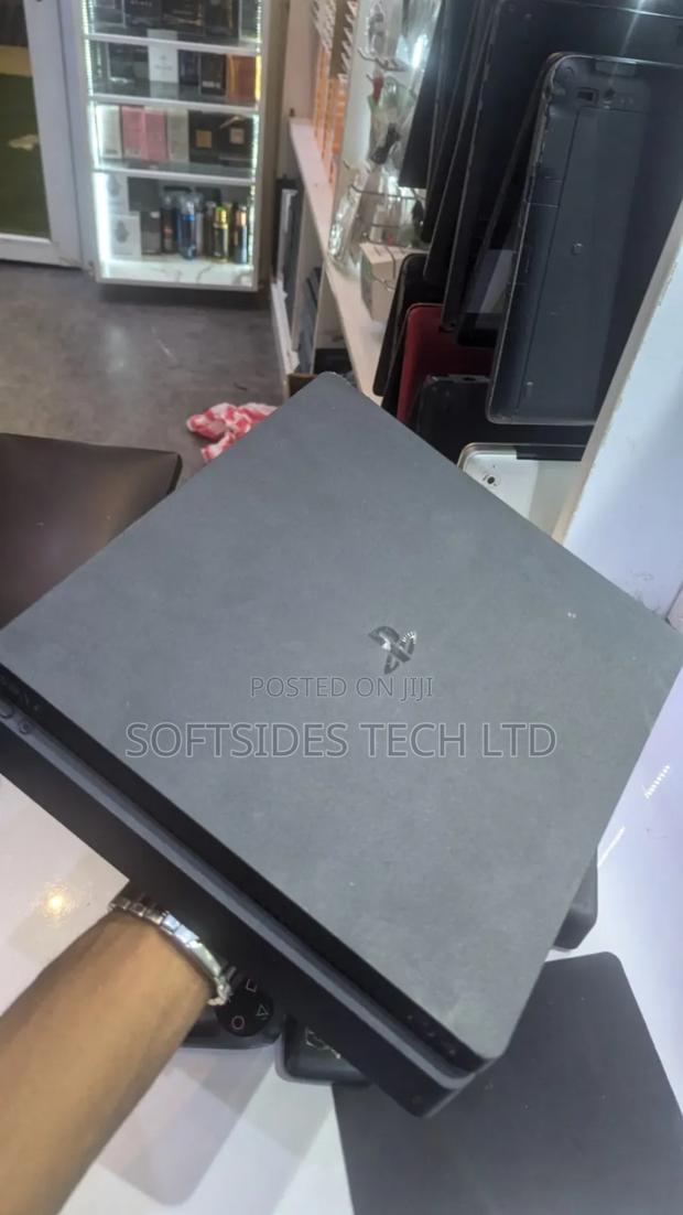 Nice Playstation 4 Slim Machine With 8 Games at Cool Price · Photo 1