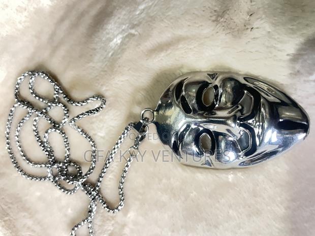 Vendetta Long Necklace · Photo 2