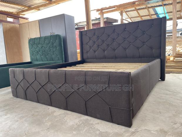 Coffee Brown 72x 75 Queen Size Bedframe// Durable And Luxurious · Photo 1