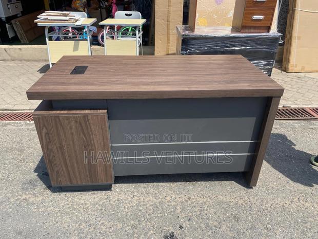 Quality Office Desk /Table · Photo 1