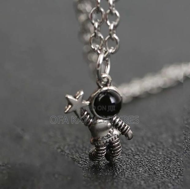 Astronaut Necklace With 2rings · Photo 1