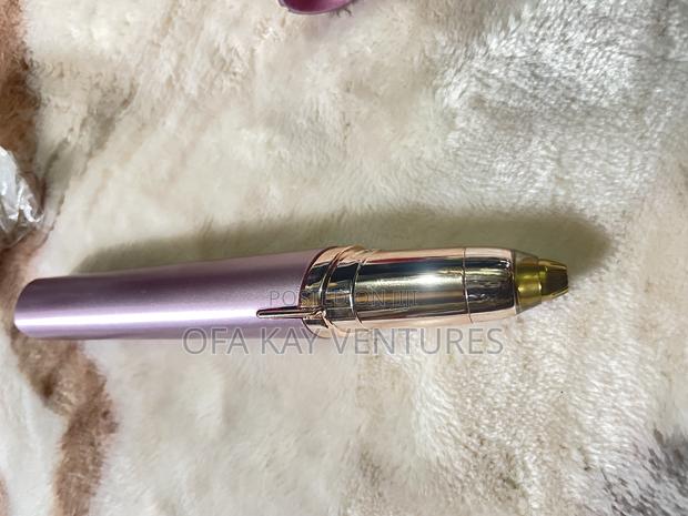 Eye Brows Trimmer · Photo 2