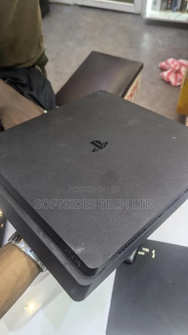 Sony Ps4 Slim Jailbreaked With 14 Hot Games Home Used · Photo 3