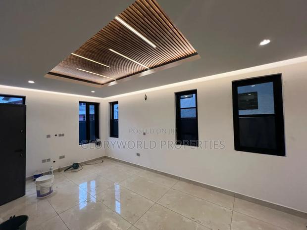 4bdrm Duplex in Ashaley Botwe for sale · Photo 5