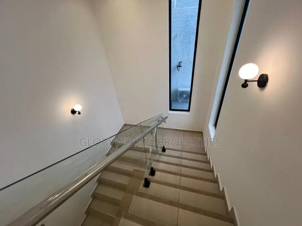 4bdrm Duplex in Ashaley Botwe for sale · Photo 8